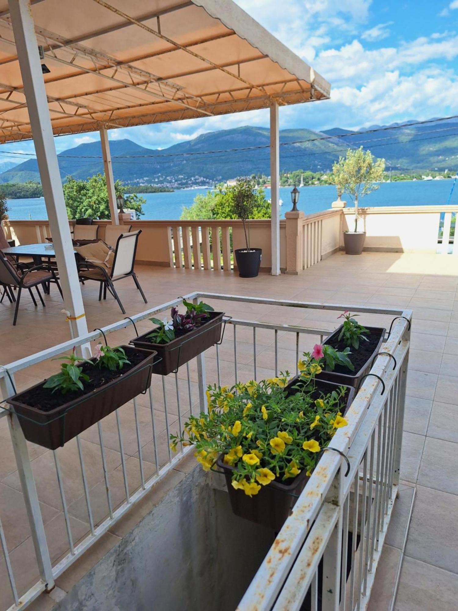Apartments Klakor Ps Tivat Exteriör bild