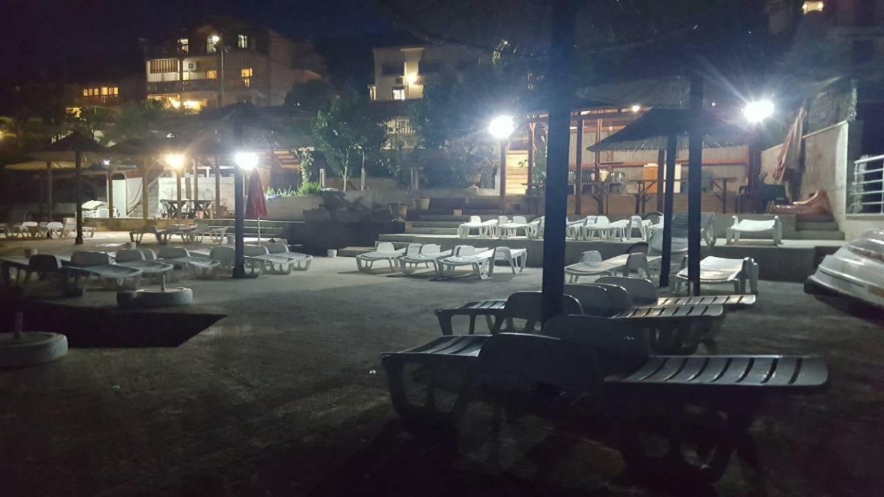 Apartments Klakor Ps Tivat Exteriör bild