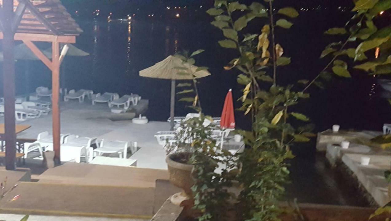 Apartments Klakor Ps Tivat Exteriör bild